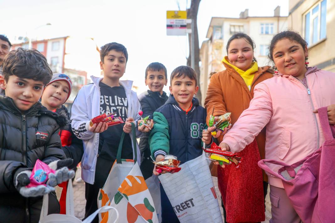 Konya'nın minikleri şivlilik coşkusuyla sokakları şenlendirdi 13